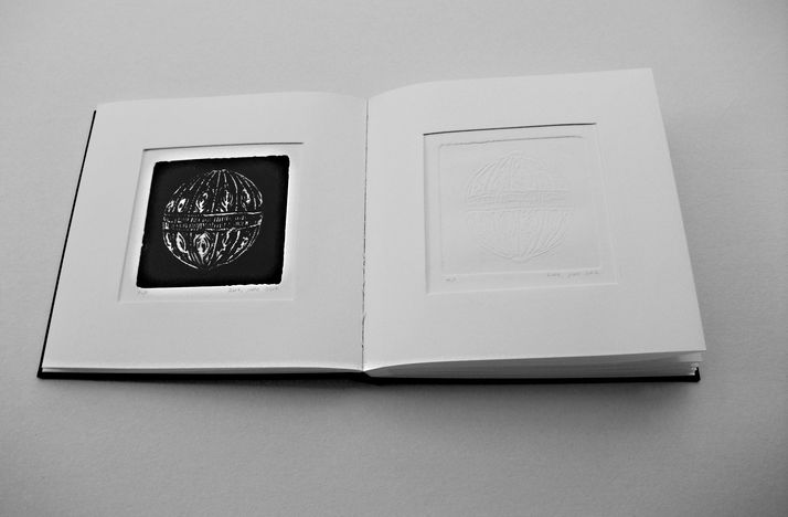 book A 11 engraving book - etching & embossed of  beads that left there 