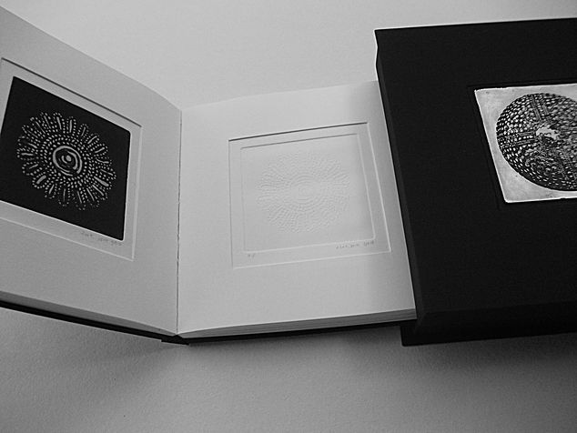 book A 6 memories box & engraving book of the beads that left there